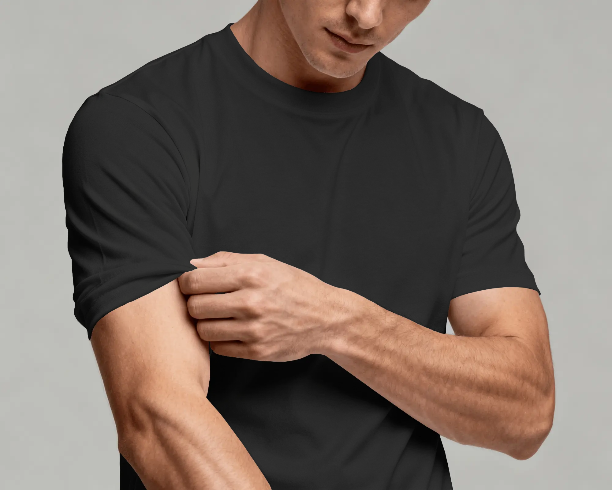 ROUND NECK T-Shirt